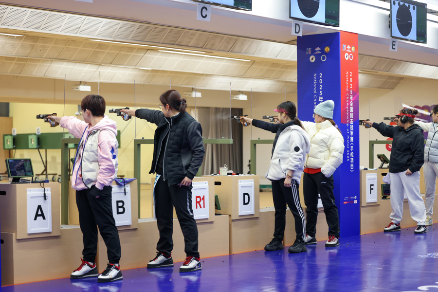 包含射击选手冲击射击冠军，训练成果迎来赛场考验的词条